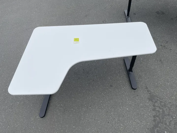 Schreibtisch mit Ecke